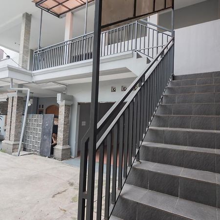 RedDoorz near Exit Toll Pasteur 4 Hotel Bandung Exterior foto