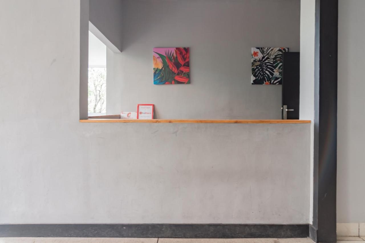 RedDoorz near Exit Toll Pasteur 4 Hotel Bandung Exterior foto