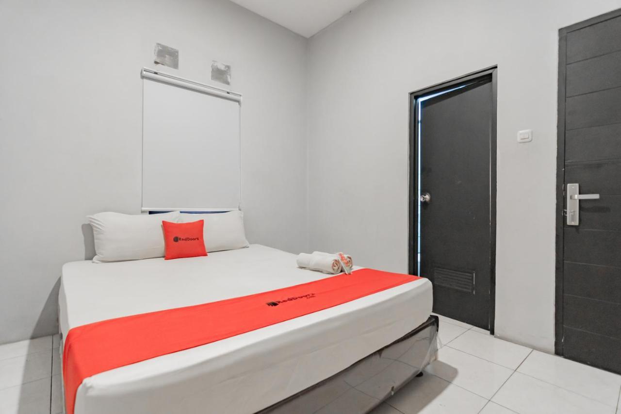 RedDoorz near Exit Toll Pasteur 4 Hotel Bandung Exterior foto
