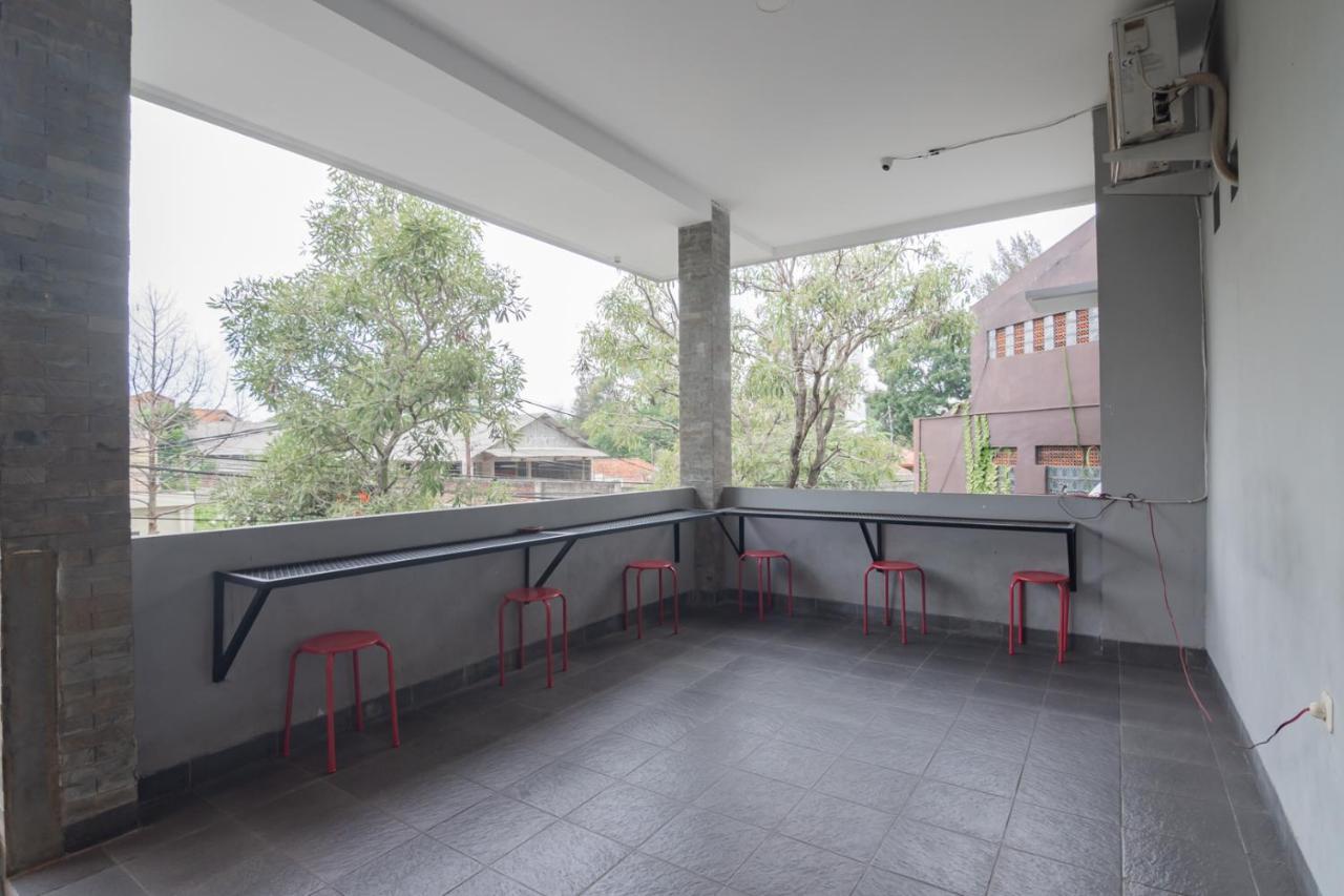 RedDoorz near Exit Toll Pasteur 4 Hotel Bandung Exterior foto