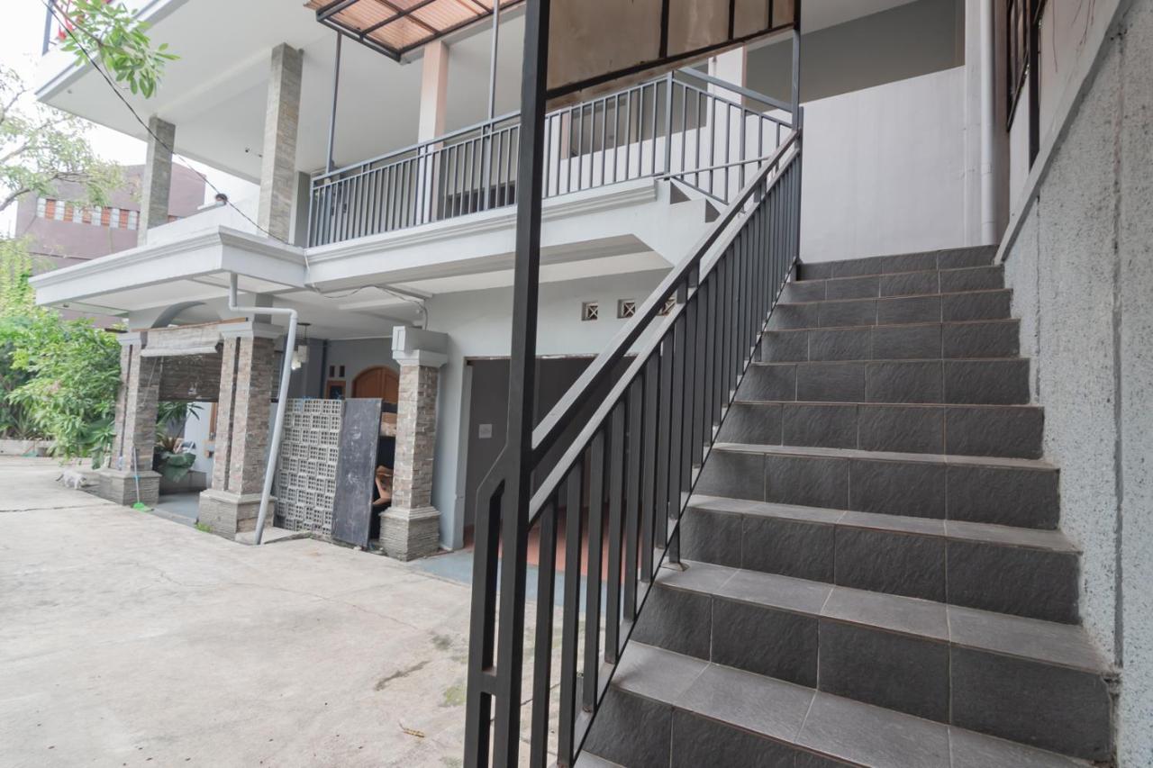 RedDoorz near Exit Toll Pasteur 4 Hotel Bandung Exterior foto