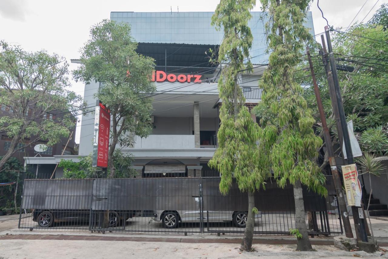 RedDoorz near Exit Toll Pasteur 4 Hotel Bandung Exterior foto