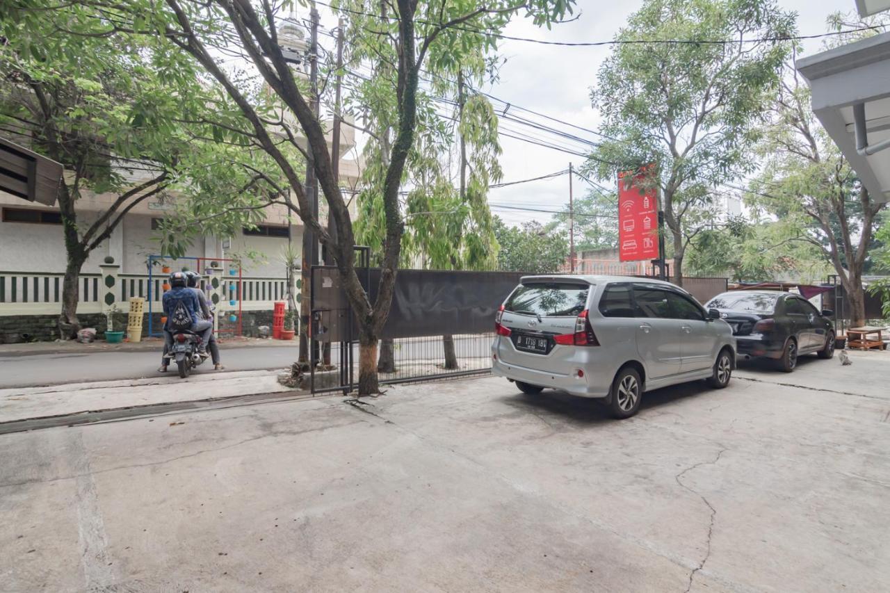 RedDoorz near Exit Toll Pasteur 4 Hotel Bandung Exterior foto