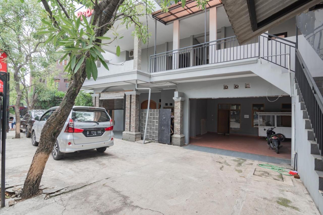 RedDoorz near Exit Toll Pasteur 4 Hotel Bandung Exterior foto